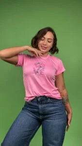 camiseta love flores rosa - 1202428