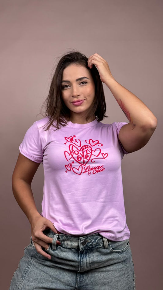 camiseta corazones grafitis lila- 1202535